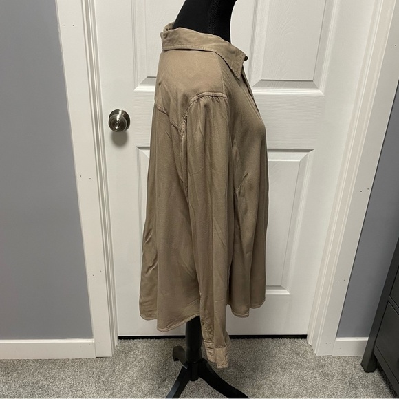 Torrid Button Up Top - Picture 3 of 6